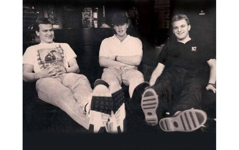 Robert Holík, Jaromír Jágr a Robert Reichel jako osmnáctiletí na MS ve Švýcarsku. Všichni tři si během nadcházejících sedmnácti let vydobyli uznání v hokejovém světě.