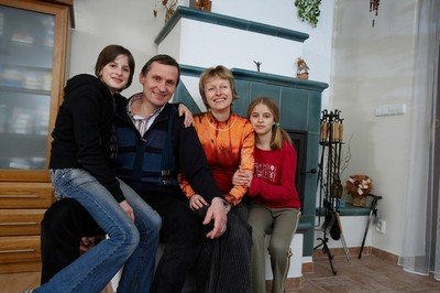 Rodina Čunkova (zleva): Dcera Hanka, Jiří Čunek s manželkou a další dcera Veronika.