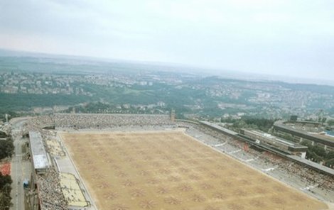 Rok 1985 a stadion plný díky spartakiádě.