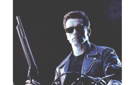 Role stroje T-800 s lidskou tváří se stala pro ﬁlmovou kariéru Arnolda Schwarzeneggera stěžejní. Přinesla mu nejen celosvětový úspěch a miliony fanoušků, ale i velké peníze!