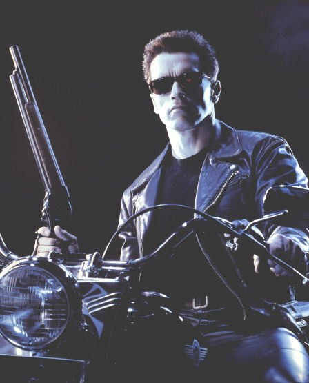 Role stroje T-800 s lidskou tváří se stala pro ﬁlmovou kariéru Arnolda Schwarzeneggera stěžejní. Přinesla mu nejen celosvětový úspěch a miliony fanoušků, ale i velké peníze!