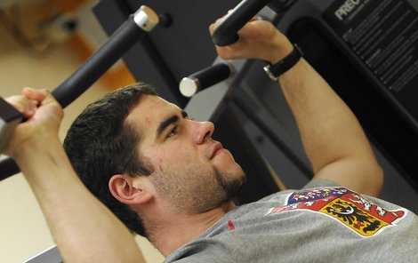 Roman Polák je silák, na testech v St. Louis byl nejlepší na benchpress – zvedl 155 kilo! „Vytahoval jsem se před bráchou, ale zpražil mě, že zvedá přes dvě stě!“ směje se.