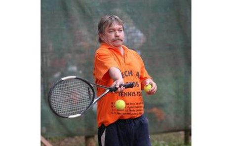 Roman Skamene hrál tenis jako o život. A jeho nasazení se mu tentokrát pořádně vyplatilo. Spolu s Leškem Semelkou zvítězili ve své skupině.