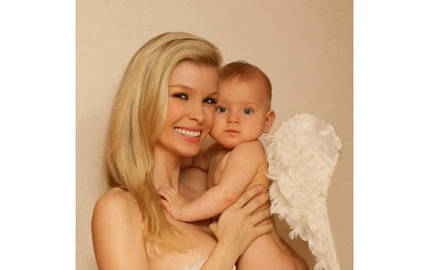 Romana má doma malého andílka v podobě dcerky Soﬁe.