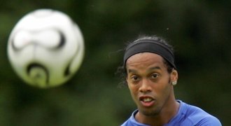 Ronaldinho udeřil Rozehnala a dostal trest