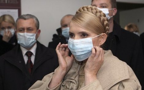 Roušku už používají i ukrajinští politici v čele s Julií Tymošenkovou.