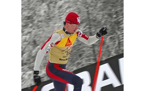 Rozhodnutí FIS, že musí vrátit část vybojovaných odměn, Lukáše Bauera tak nakrklo, že včera v Novém Městě znovu všem utekl. 