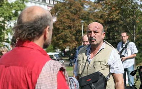 Roztržka mezi umělci skončila zraněním hlavy Oldřicha Hejtmánka.