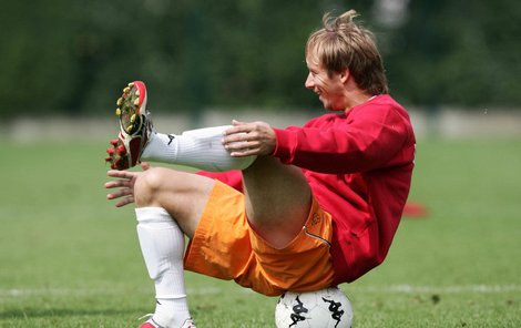 Rudolf Otepka, známý šprýmař a ﬁluta: na tréninku Baníku bylo ještě před měsícem veselo. Teď se čeká na vítězství a Ruda může zase laškovat...