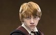 Ruppertu Grintovi, který je známější spíš jako Ron Weasley z filmů o Harrym Potterovi, je dnes 21 let.