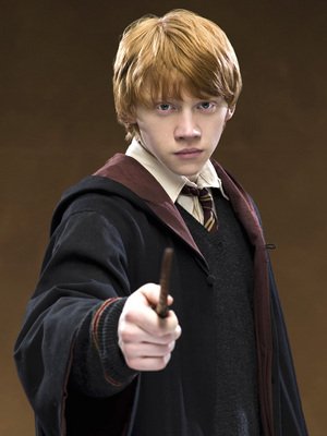 Ruppertu Grintovi, který je známější spíš jako Ron Weasley z filmů o Harrym Potterovi, je dnes 21 let.