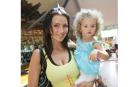 S dcerou Aničkou přišla modelka Andrea Kloboučková – Vránová. Kvůli zranění ale odmítla sportovat.