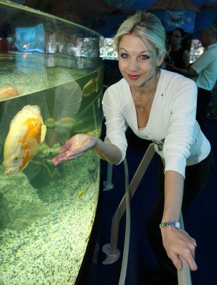 Sabina Laurinová u sladkovodního akvária.