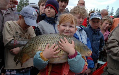 Sandra svůj úlovek málem neunesla. 