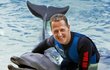 Schumacher při skotačení s delfínem v Austrálii.