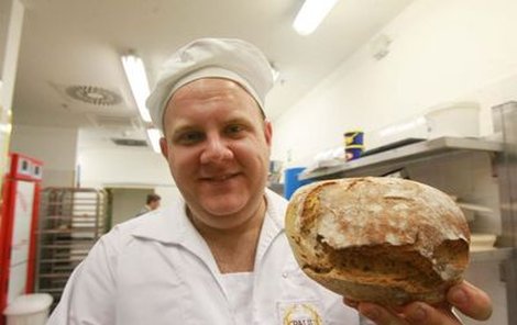 Šéfpekař francouzské pekárny Tomáš Kratochvíl tvrdí, že se po chlebu netloustne.