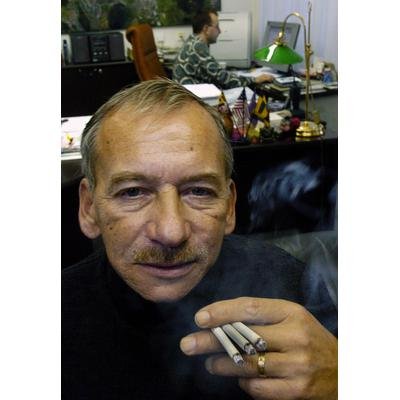 Senátor Jaroslav Kubera je velkým zastáncem kuřáků.Sám vykouří 60 cigaret denně.