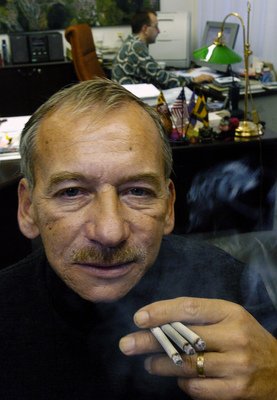 Senátor Jaroslav Kubera je velkým zastáncem kuřáků.Sám vykouří 60 cigaret denně.