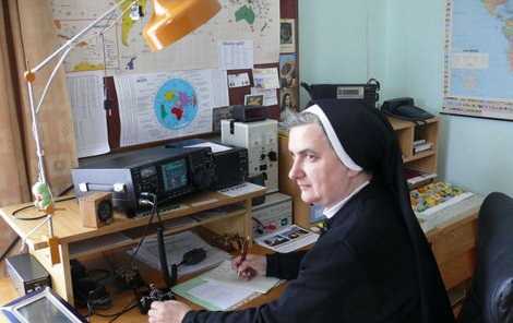 Sestra Benedikta teď může komunikovat s celým světem.