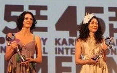 Sestřenice Klára a Martha Issovy na festivalu zářily, ale ve vztazích ztroskotaly.