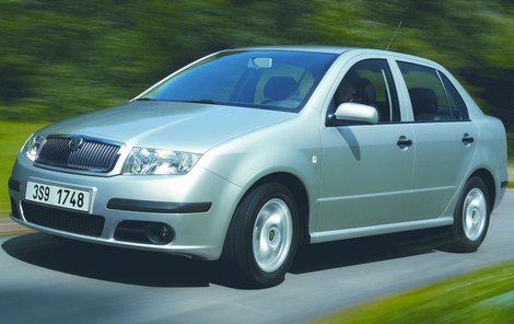Škoda Fabia Sedan s přívlastkem Tour se stala nejlevnějším modelem v nabídce mladoboleslavské automobilky. Pořídíte ji už za 229 900 Kč