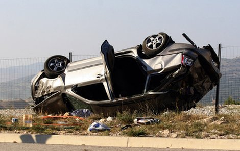 Škoda Octavia zůstala po nehodě zcela zdemolovaná.