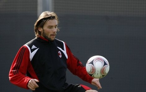 Sláva, koleno drží! A Marek Jankulovski se na Dálném východě chystá na návrat do sestavy AC Milán.