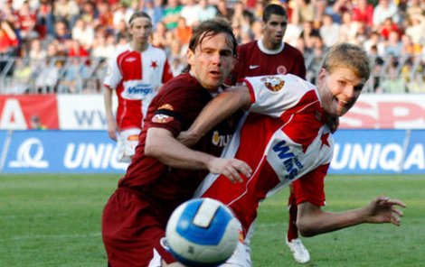 Slavia je o krok napřed. Stejně jako se Petr Janda tlačí před Karola Kisela, hodlají sešívaní ohrozit i celkovou dominanci Letenských v českém fotbale.