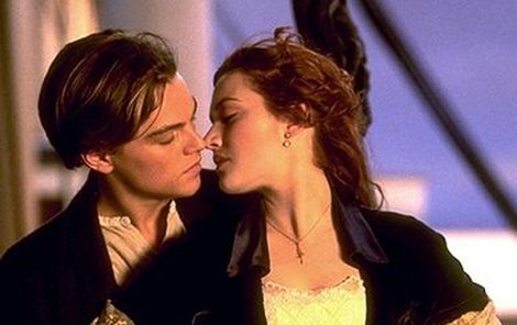 Slavná scéna Kate a Leonarda ve filmu Titanic.