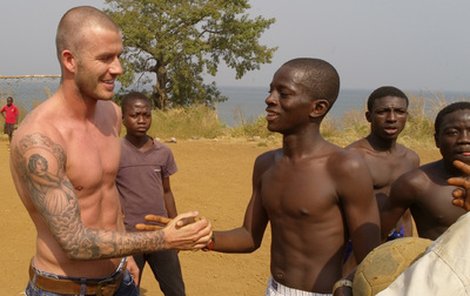 Slavný fotbalista do rovníkové Afriky zavítal coby vyslanec dětského fondu UNICEF