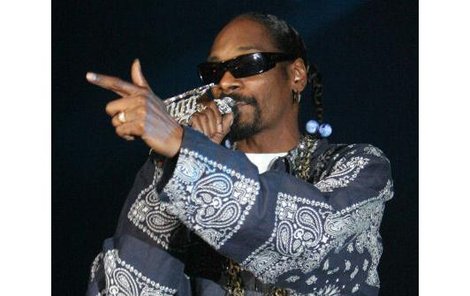 Snoop Dogg je jako osobnost kontroverzní, hudbu ale dělat umí, což ocenili i návštěvníci jeho koncertu v Sazka Areně.