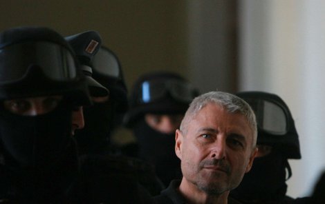Soud s Ďuričkem probíhal za přísných bezpečnostních opatření.