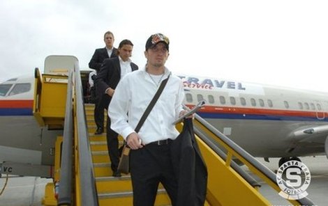 Sparťany na vídeňském letišti vedl z letadla kapitán Tomáš Sivok.