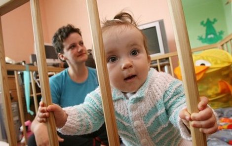 Šťastná maminka s Lucinkou, které bude v prosinci rok. S manželem se chystají, že podstoupí další umělé oplodnění. Chtějí ještě jedno dítě.