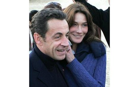 Šťastný novomanželský pár Nicolas Sarkozy a Carla Bruni.