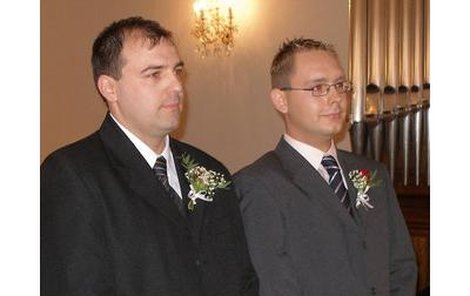 Štefan a František (vlevo) jsou po vydařené svatbě konečně svoji.