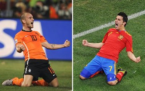 Stejně jim to pálí a stejně se radují. Takhle slaví gól Sneijder a Villa.
