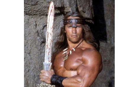 Své vypracované tělo předvedl Arnold ve ﬁlmu Barbar Conan.