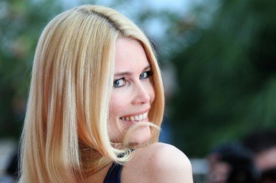 Světoznámá modelka Claudia Schiffer se naposledy objevila na ﬁlmovém festivalu v Cannes! Tak jako vždy okouzlila všechny přítomné fotografy.