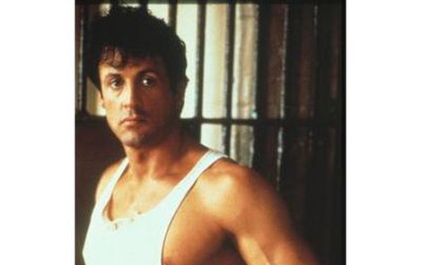 Sylvester Stallone i přes slávu, miliony fanoušků po celém světě a miliony dolarů, které mu naskakují na kontě, je ukázkovým synem, který myslí na svou mámu.