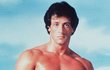 Sylvester Stallone se proslavil především ﬁlmy Rambo a Rocky. A díky pořádným svalům se stal světovou celebritou.