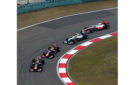 Tak situace stojí a leží před startem GP Abú Zabí: první Alonso má slušný náskok před dvojicí Webber – Vettel.