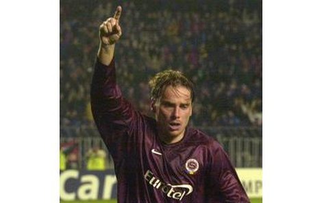 Tak slavil gól Realu v listopadu 2001. Sparta tehdy prohrála, ale vzpomínky jsou to pořád pěkné.