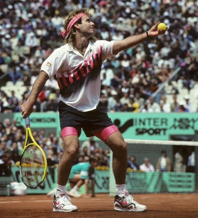 Takto Agassi vypadal během ﬁnále Roland Garros 1990.