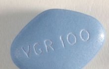 Modrá pilulka, ze které se radují muži i ženy: Viagra slaví 10 let!