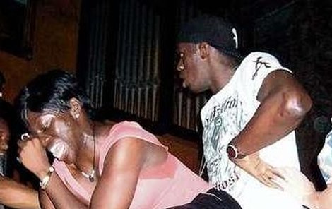 Tančící Jamajčané předvádělivskutku odvážnékreace...
