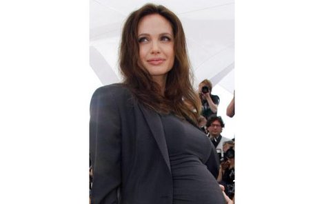 Těhotná Angelina prý se cítí sexy. A taky má proč!
