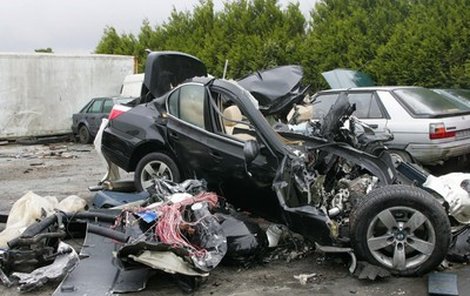 Tohle krásné BMW přeměnil jeho mladý řidič během chvilky v hromadu plechu. Nepřežil!