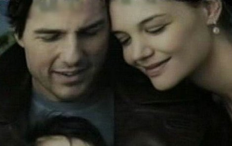 Tom Cruise, Katie Holmes a jejich dcerka Suri.