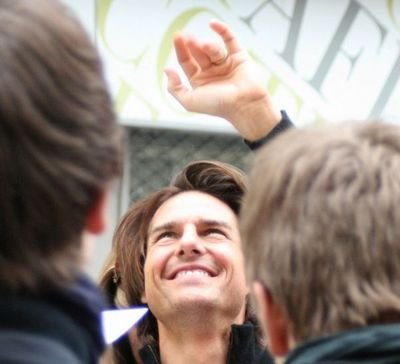 Tom Cruise v obležení malých školáků.